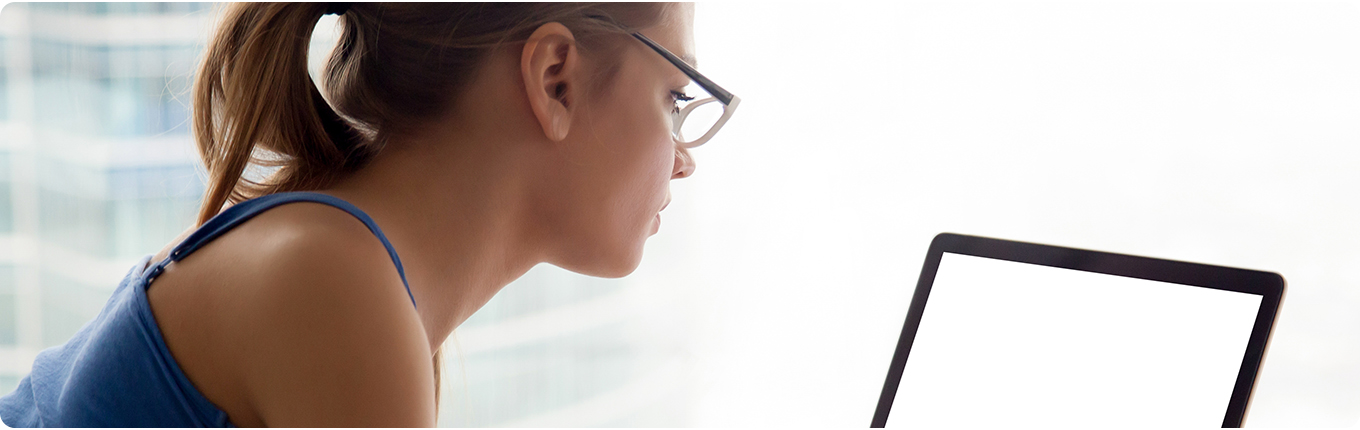 Woman on computer working to determine monthly car payment