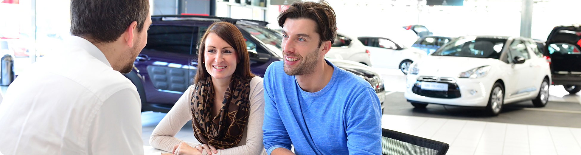 Dealer-Car-Buying-Couple-Tax-Season
